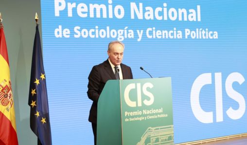 El profesor Pablo Oñate recibe el Premio Nacional de Sociología y Ciencia Política