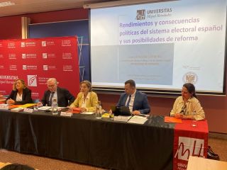 El profesor Juan Montabes Pereira imparte Conferencia 'Rendimientos y consecuencias políticas del sistema electoral español y sus posibilidades de reforma' en la Universidad Miguel Hernández